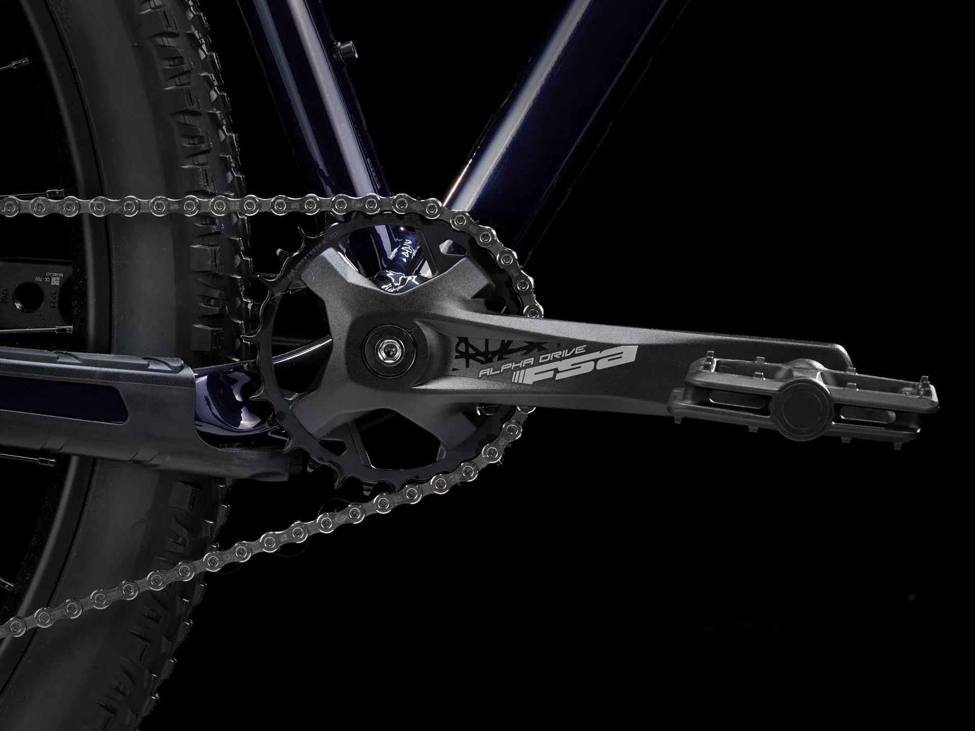 2025 Trek Marlin 6 Gen 3- Rage Red to Deep Dark Blue Fade - Image 4