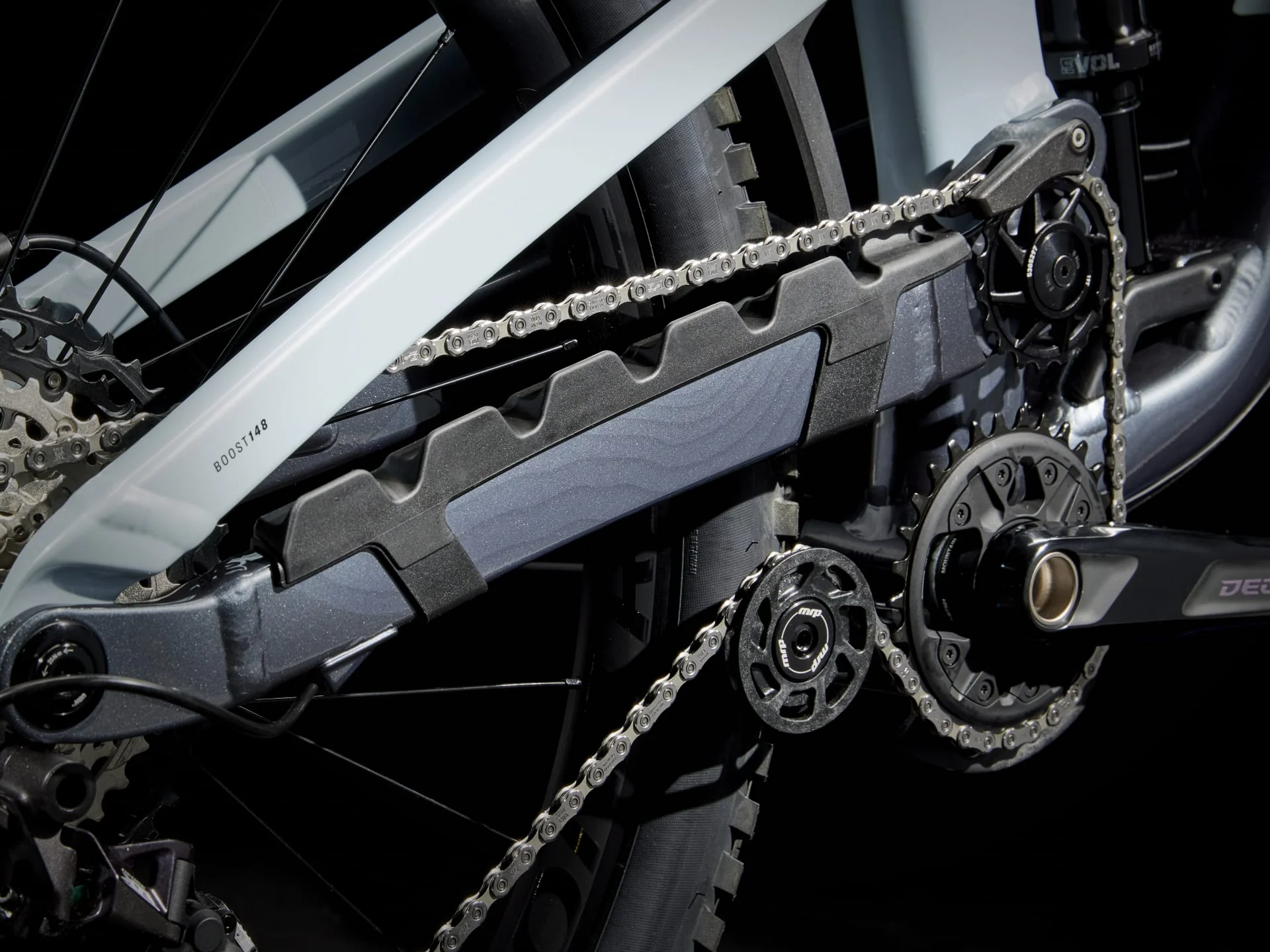 2025 Trek Slash 8 Gen 6 - Plasma Grey Pearl - Image 10