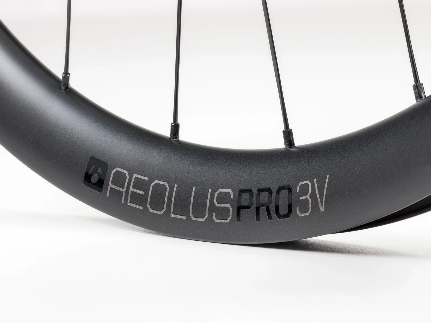 Bontrager Aeolus Pro 3V TLR Disc Road Wheel - Image 6