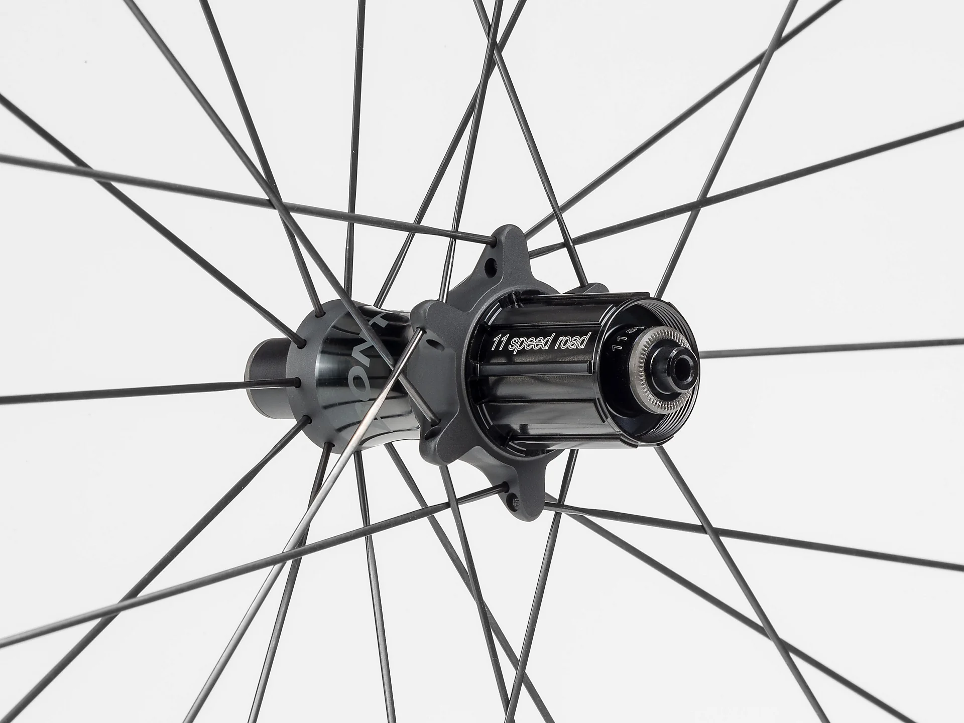 Bontrager Aeolus XXX 2 TLR Clincher Road Wheel - Image 4