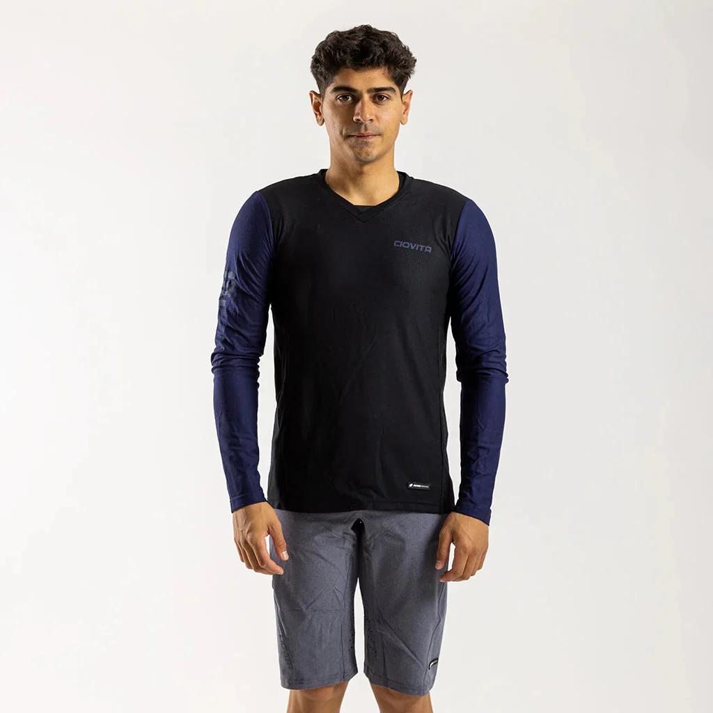 Ciovita Mens  AR Long Sleeve Trail Tee- Black/ Navy - Image 2